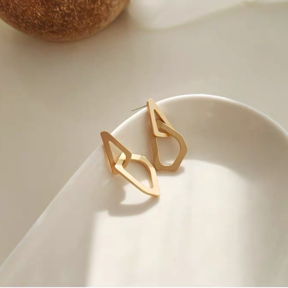💙Geometric Metal Shape Link Knots Earring - Picture 4 of 8
